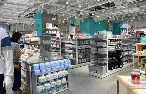 How to choose product display shelves for a store