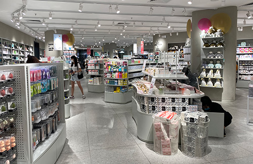 The boutique shelf factory teaches you the display and layout methods of boutique shelves
