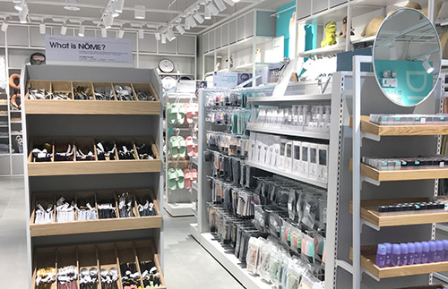 Display techniques for shelves in boutique jewelry stores and other specialty stores - Guangzhou Datang