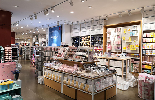 How to do promotional activities for managing boutique shelves? Datang Display Shelf Factory