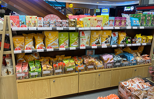 Display Techniques for Leisure Snack Store Products on Snack Store Shelves