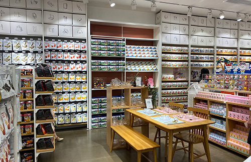 What methods should be used to attract customers to boutique storefronts without display windows? _ Guangzhou Datang Exhibition
