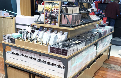 Important news: Miniso shelves wholesale is coming