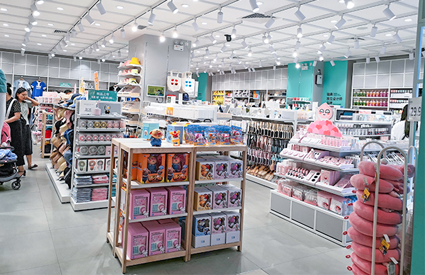 Guangzhou Datang Shelf takes you to understand the characteristics of steel and wood shelves in boutique stores