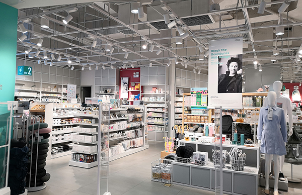 Three points to note when selecting boutique display shelves